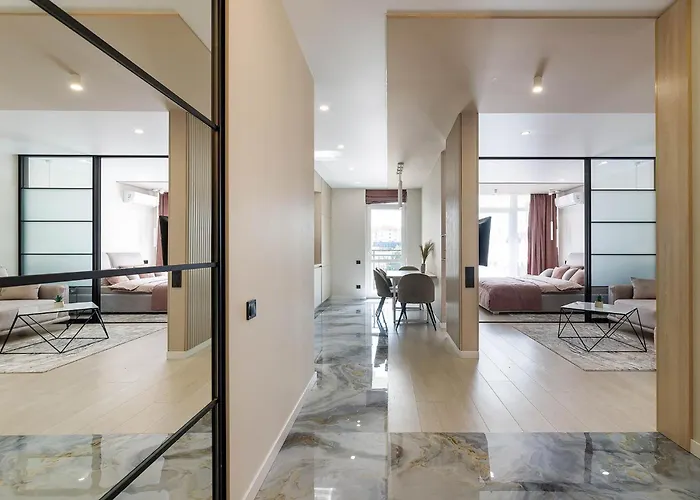 новобудова великобританія, шевченка 27 * リヴィウ